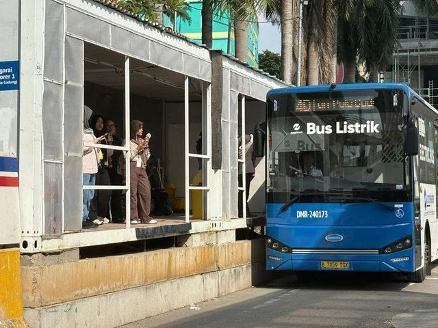 Warga Setuju Tarif Transjakarta Naik: Perbanyak Armada dan Jalur Makin Steril