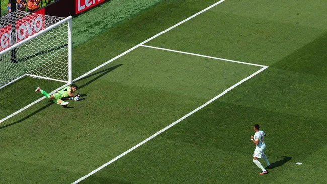Yassine Bono Cetak Sejarah di Piala Dunia usai Gagalkan Penalti Mbappe