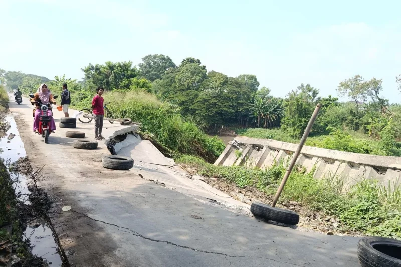Pemkab Bekasi Janji Perbaiki Jalan dan Jembatan Rusak, Warga Diminta Bersabar