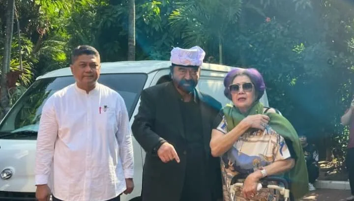 Surya Paloh Bertakziah ke Rumah Duka Rachmat Gobel, Sampaikan Belasungkawa Mendalam