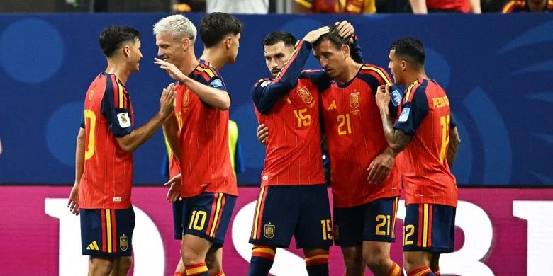 Mikel Oyarzabal (kedua dari kanan) merayakan gol dengan rekan satu timnya dalam pertandingan sepak bola Grup H Piala Dunia 2026 Spanyol vs Arab Saudi di Stadion Atlanta di Atlanta pada 21 Juni 2026. (Foto oleh ROBERTO SCHMIDT / AFP)