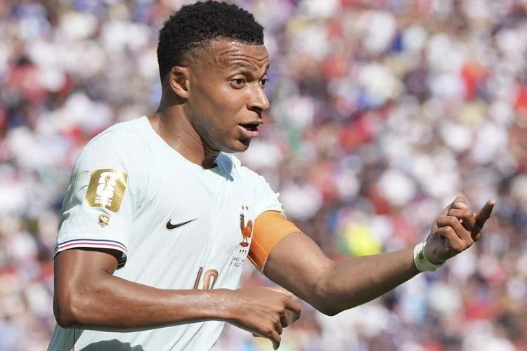 Kapten Timnas Perancis Kylian Mbappe menunjukkan reaksinya selama pertandingan perempat final antara Perancis vs Maroko di Piala Dunia FIFA 2026 di Boston Stadium, Boston, Amerika Serikat, pada Jumat (10/7/2026) dini hari WIB.