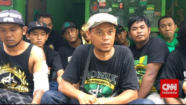 Jejak Perjuangan Andie Peci: Bonek-Aktivis Buruh Penggerak Perdamaian