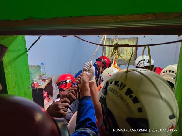 Terjebak dan Alami Kram, Pria Seberat 200 Kg di Banyuwangi Dievakuasi Damkar