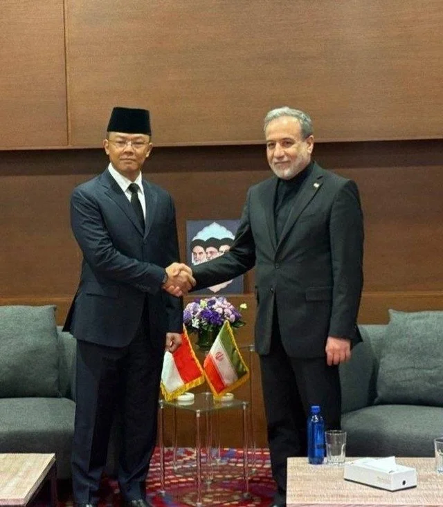 Menlu-Ketua MPR Tiba di Iran, Sampaikan Penghormatan untuk Mendiang Ali Khamenei