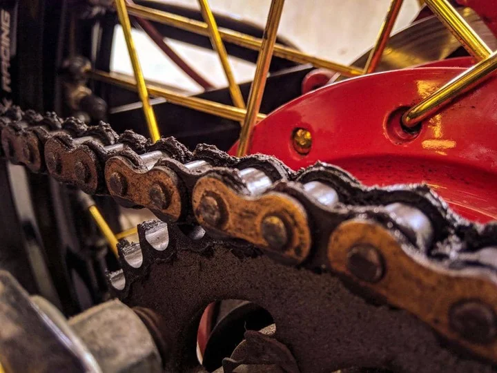 ilustrasi rantai motor
