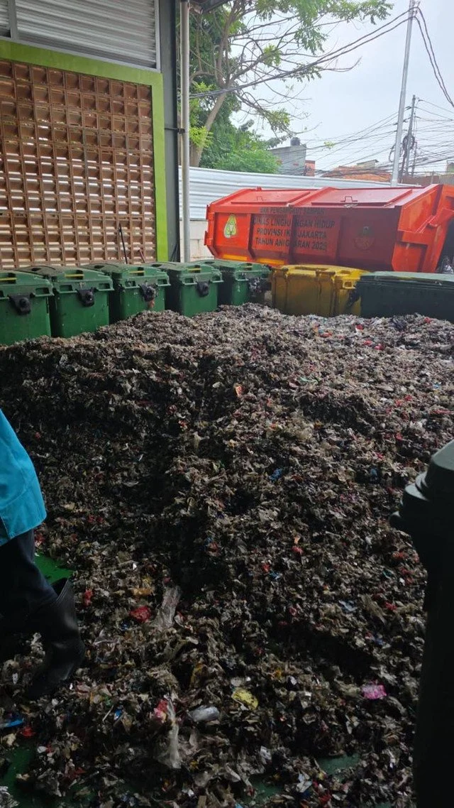 Tekan Beban Bantar Gebang, TPS 3R Menteng Atas Olah 32 Ton Sampah per Hari