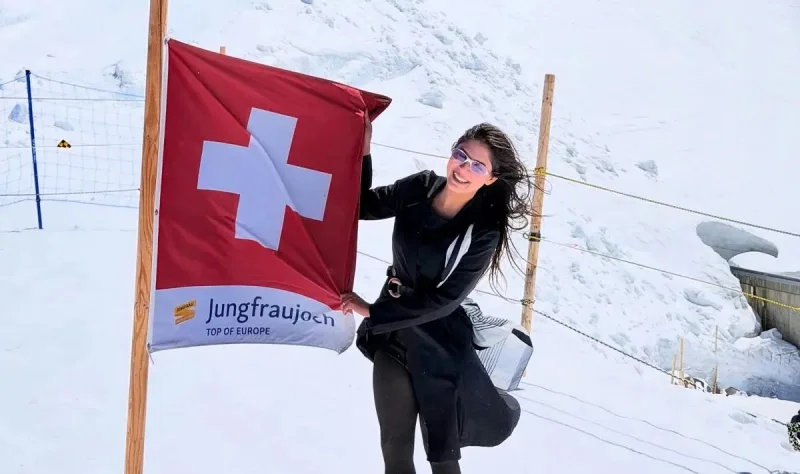 8 Potret Adrija Roy Liburan di Swiss, Romantis Bareng Kekasih
