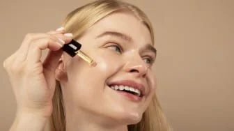 3 Serum Vitamin C Hempas Flek Hitam Usia 40 Tahun, Review Bintang 5 Terbukti Ampuh Anti-Aging
