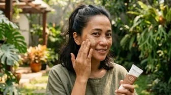 5 Tinted Sunscreen SPF 50 untuk Samarkan Flek Hitam di Wajah