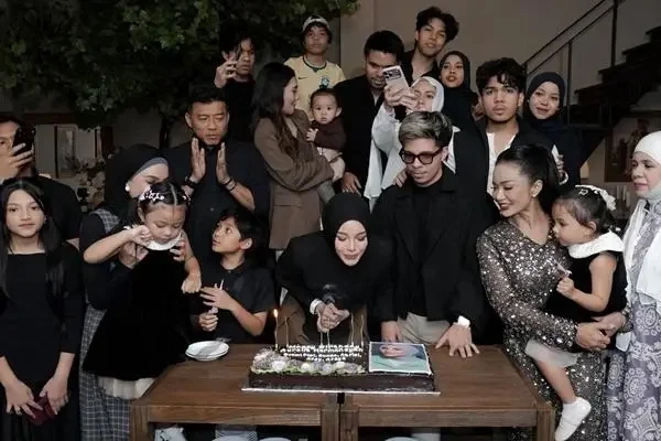 7 Potret Birthday Dinner ke-28 Aurel Hermansyah, Dapat LV hingga Chanel