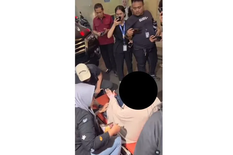 MAN (30), seorang perempuan yang menjadi istri siri anggota Polres Tegal Kota, Aiptu N. Korban diduga mengalami berbagai kekerasan sejak mengenal Aiptu N pada 2023.