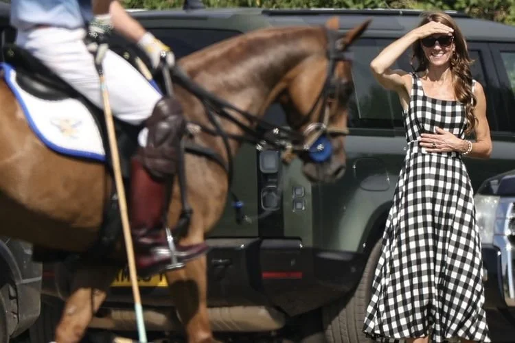 Gaya kasual Kate Middleton dalam acara Polo Amal.