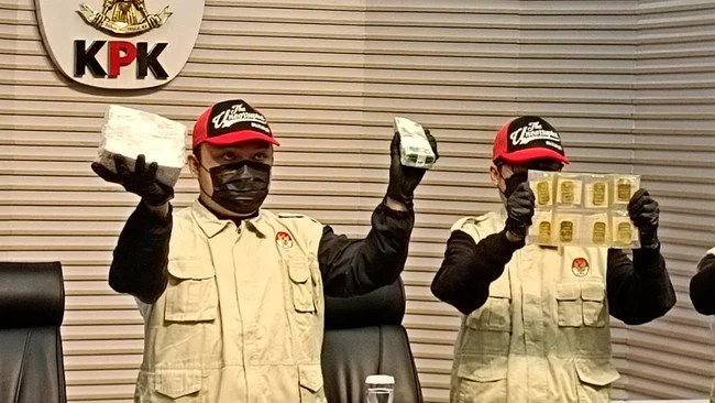 Barang Bukti Kasus Pemerasan Bupati Sukoharjo: Logam Mulia hingga Yen
