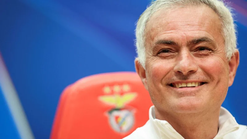 Apakah Jose Mourinho akan kembali melakukan langkah transfer yang mengejutkan? Real Madrid kabarnya sedang mendekati bintang asal Arab Saudi yang saat ini tidak terikat kontrak dengan klub mana pun