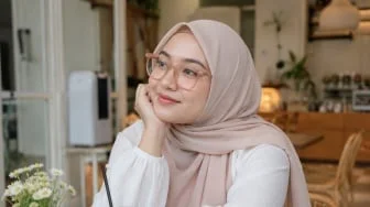 5 Pilihan Frame Kacamata yang Cocok untuk Wajah Bulat Berhijab, Dapat Review Sempurna