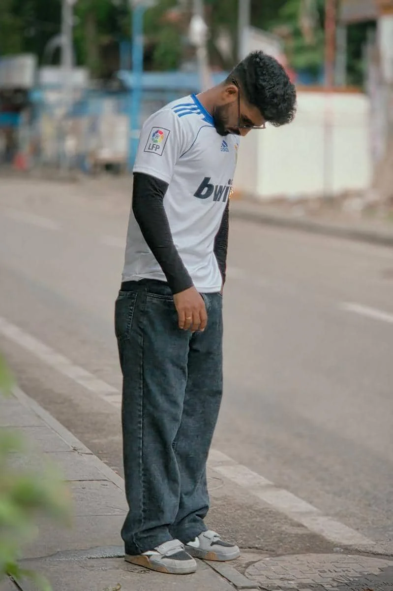 ilustrasi outfit jersey bola cowok 