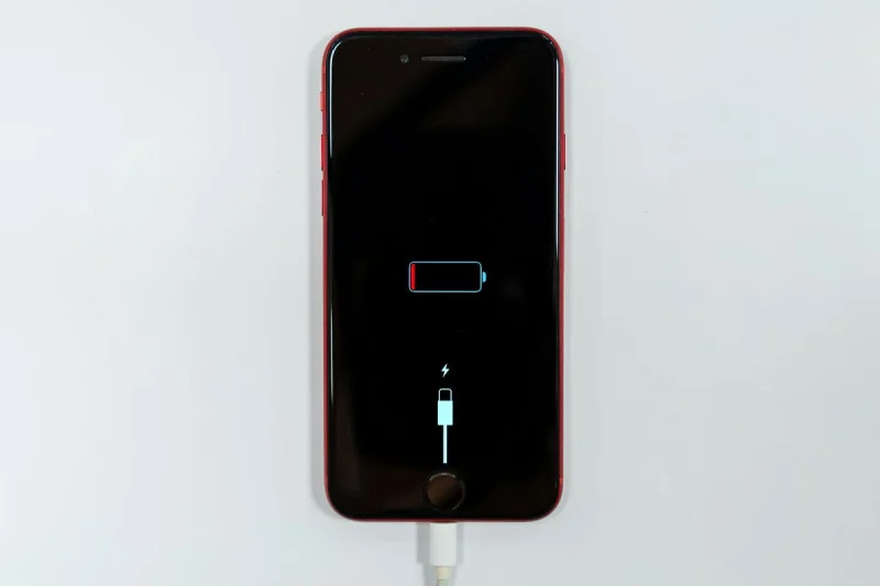 Jangan Sembarangan Beli Charger iPhone, Battery Health Bisa Turun Drastis