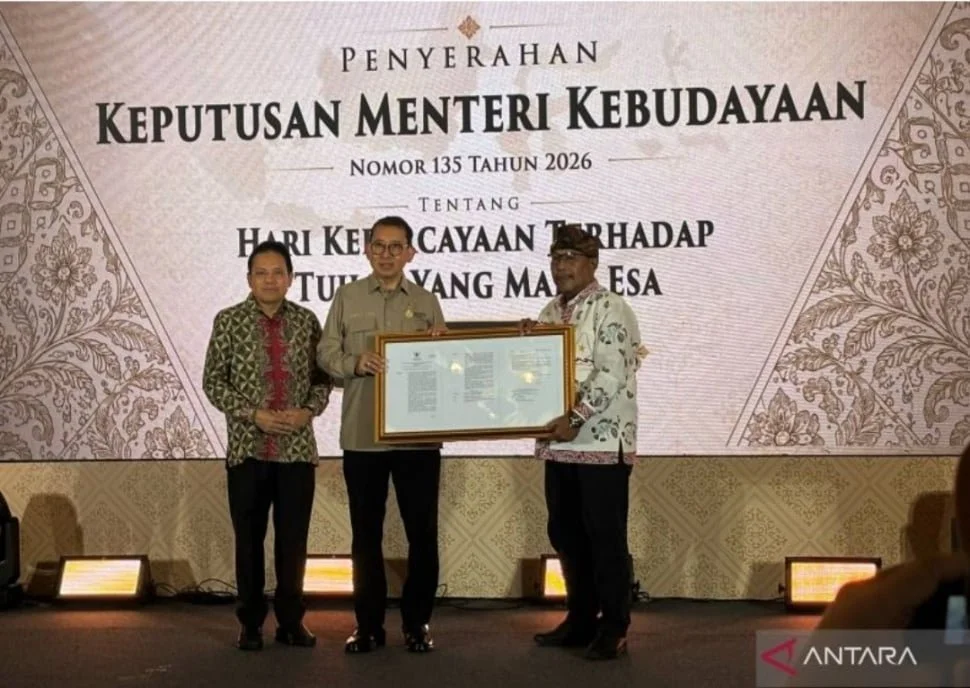 acara simbolis penyerahan Surat Keputusan Menteri Kebudayaan Nomor 135 Tahun 2026 tentang Hari Kepercayaan Terhadap Tuhan Yang Maha Esa yang digelar di Jakarta pada Senin (6/7/2026). (ANTARA/Sinta Ambar)