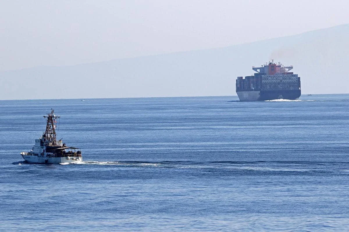 kapal di Selat Hormuz