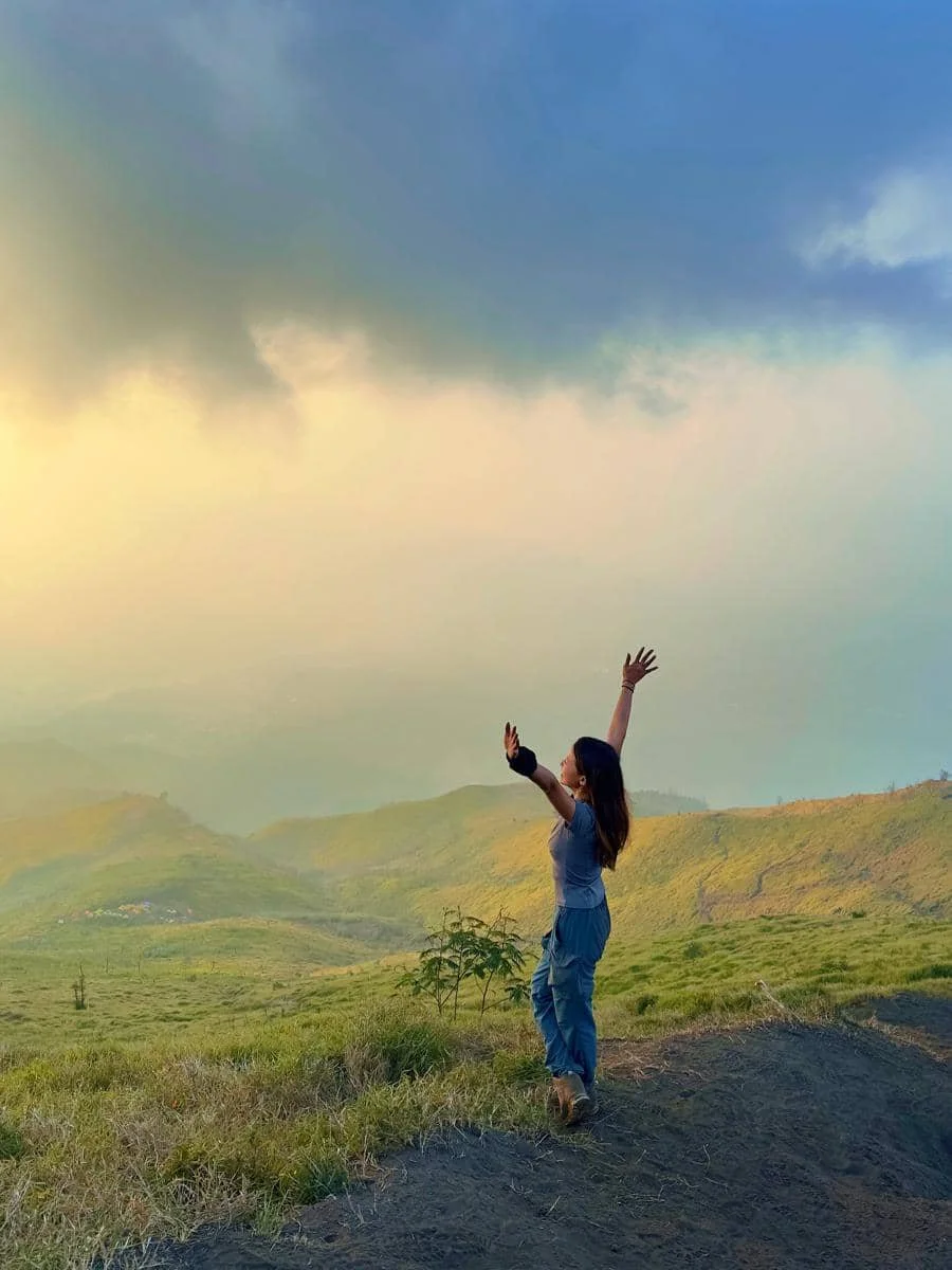 Bella Graceva mendaki Gunung Merbabu