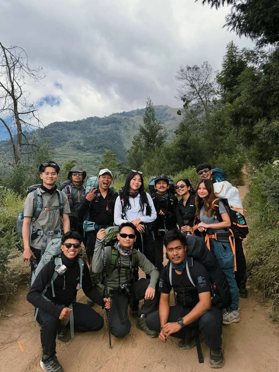 Bella Graceva mendaki Gunung Merbabu