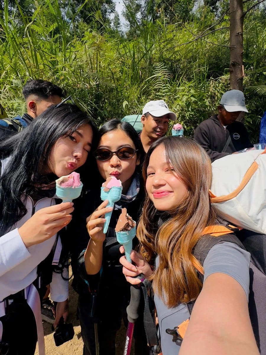 Bella Graceva mendaki Gunung Merbabu