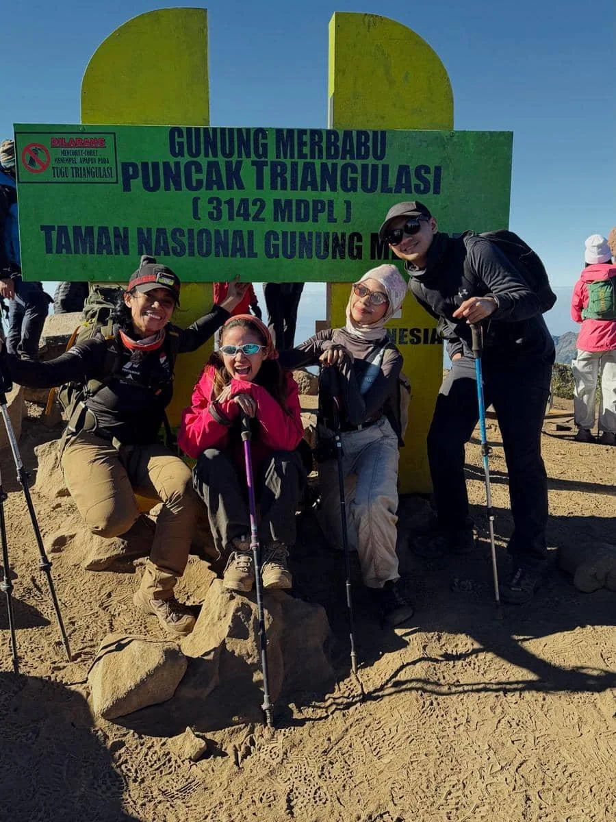 Bella Graceva mendaki Gunung Merbabu