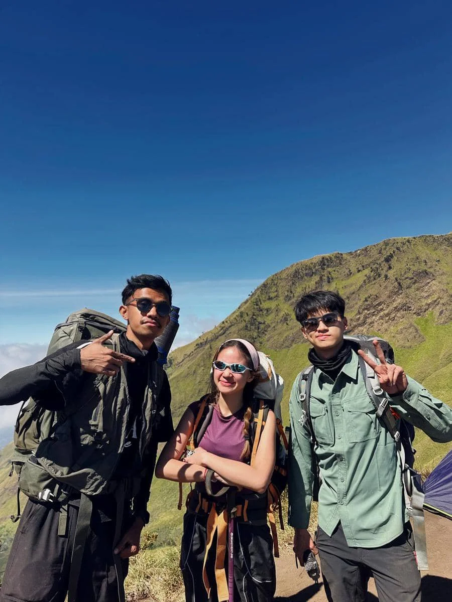 Bella Graceva mendaki Gunung Merbabu