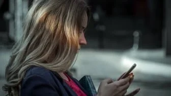 Fear of Missing Content: Tren Media Sosial yang Diam-diam Bikin Gen Z Lelah