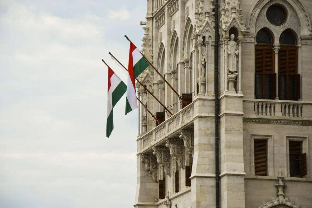bendera Hungaria (pixabay.com/MeszarcsekGergely)