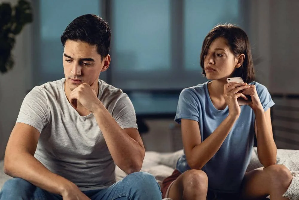 ilustrasi pasangan silent treatment 