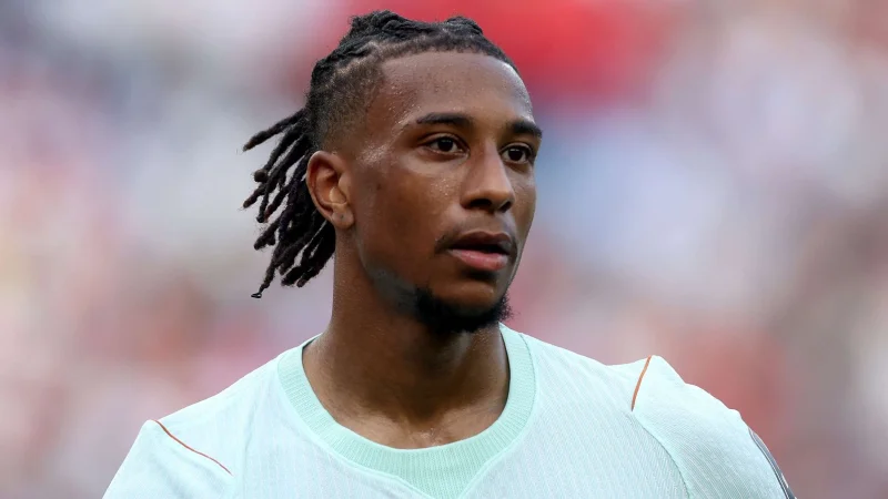 Michael Olise ‘meminta pertemuan’ dengan Bayern Munich di tengah spekulasi transfer ke Real Madrid, sementara Kylian Mbappe, Aurelien Tchouameni, dan Ibrahima Konate berperan sebagai perantara