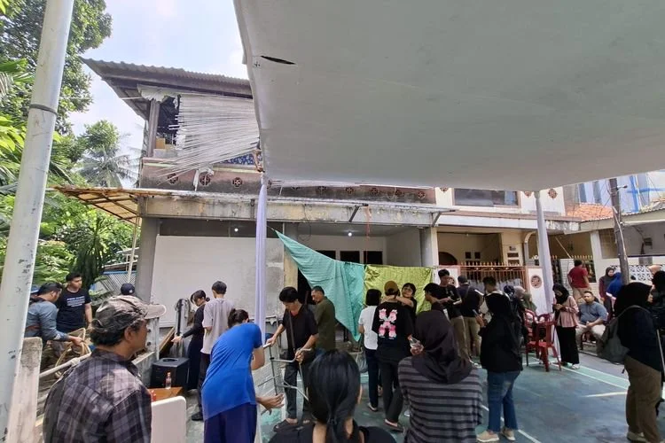Penampakan rumah tempat tinggal komedian Simson Rarameha Ngadang alias Temon di kawasan Mampang Prapatan, Jakarta Selatan, Minggu (12/7/2026)