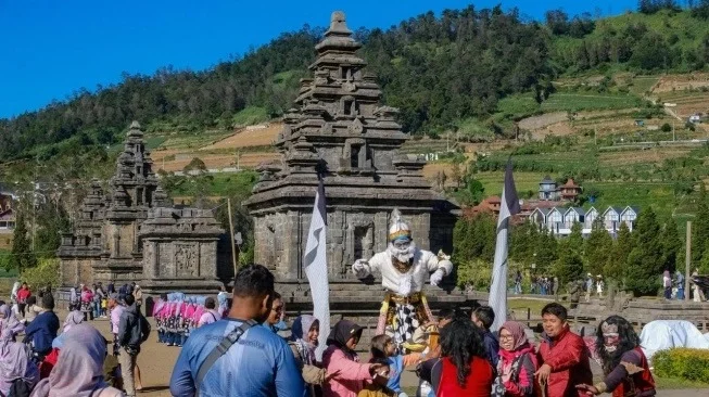 Wamenpar Wanti-wanti Pelaku Wisata Dieng: Utamakan Keselamatan di Tengah Lonjakan Turis!