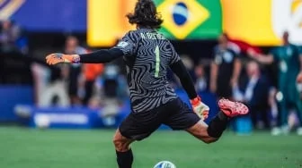 Alisson Becker Buka Suara Usai Brasil Tersingkir, Isyaratkan Ingin Main di Piala Dunia 2030