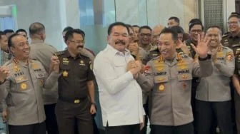 Kapolri Datangi Kejagung Usai Polemik Kasus Febrie Adriansyah, Tegaskan Tak Ada Konflik