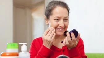 3 Moisturizer Jepang Terbaik untuk Lawan Penuaan Dini, Bikin Kulit Kencang dan Glowing!