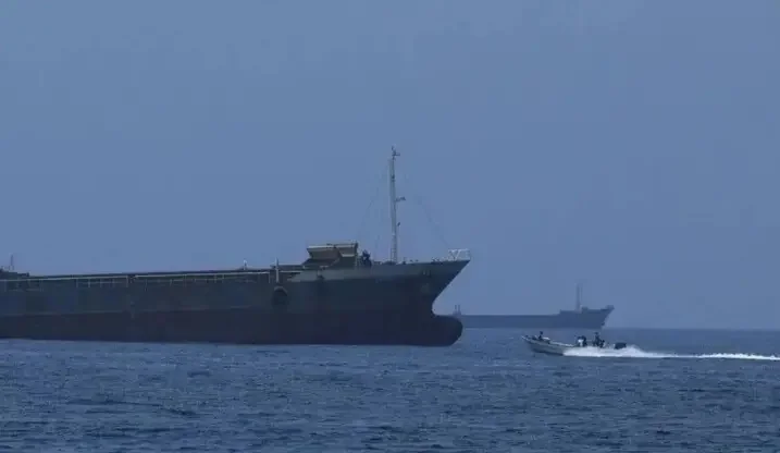 Satu Awak Kapal Tewas dan Delapan Terluka Usai Dua Kapal Tanker UEA Diserang di Selat Hormuz