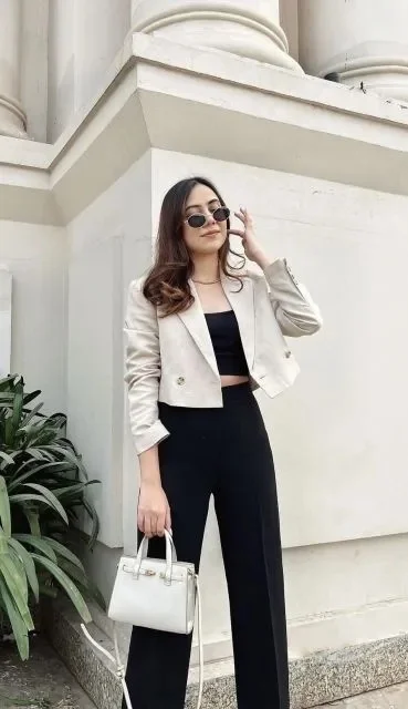 cropped blazer dan celana straight