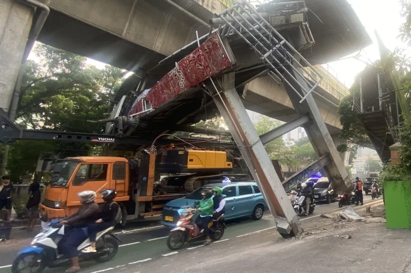 Kronologi Truk Tabrak JPO di Tendean Jaksel, Saksi Sebut Kendaraan Melaju Kencang