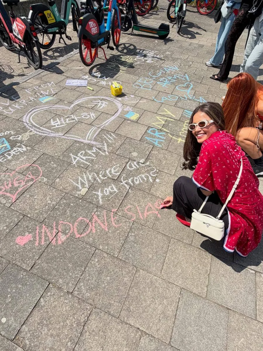 Yunita Siregar jalan-jalan di Brussel.