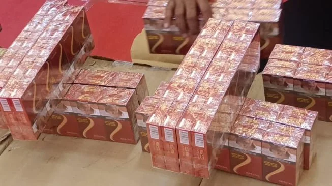 Rokok ilegal yang diselundupkan tanpa pita cukai. [Ist]