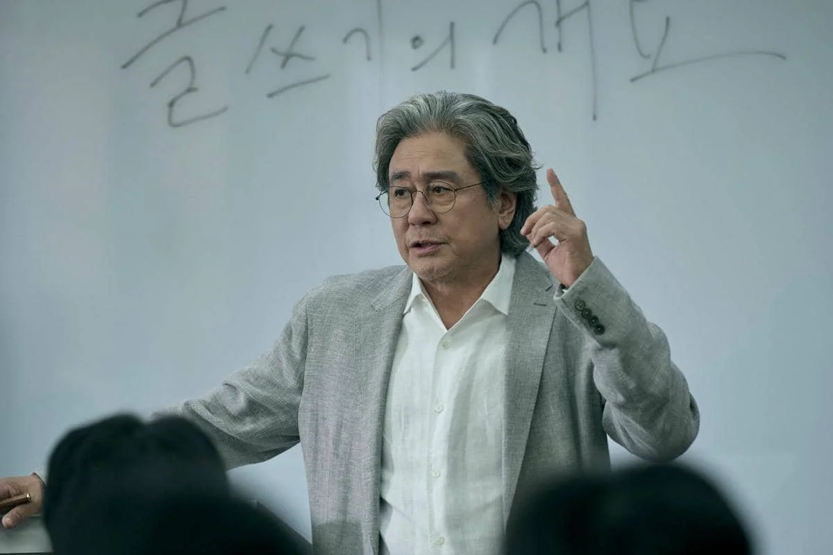 Choi Min Sik di drakor Notes from the Last Row