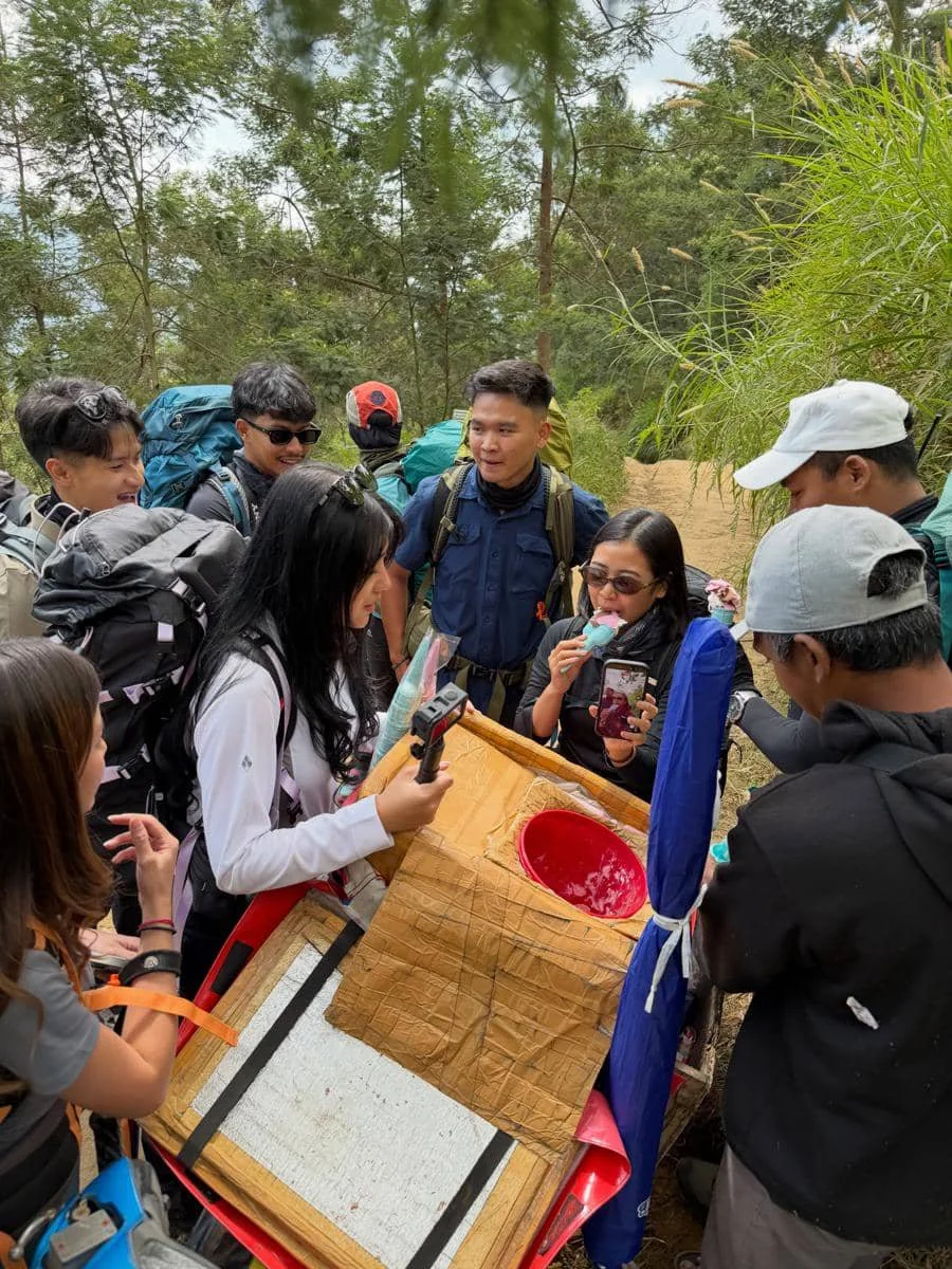 Wendy Walters mendaki Gunung Merbabu