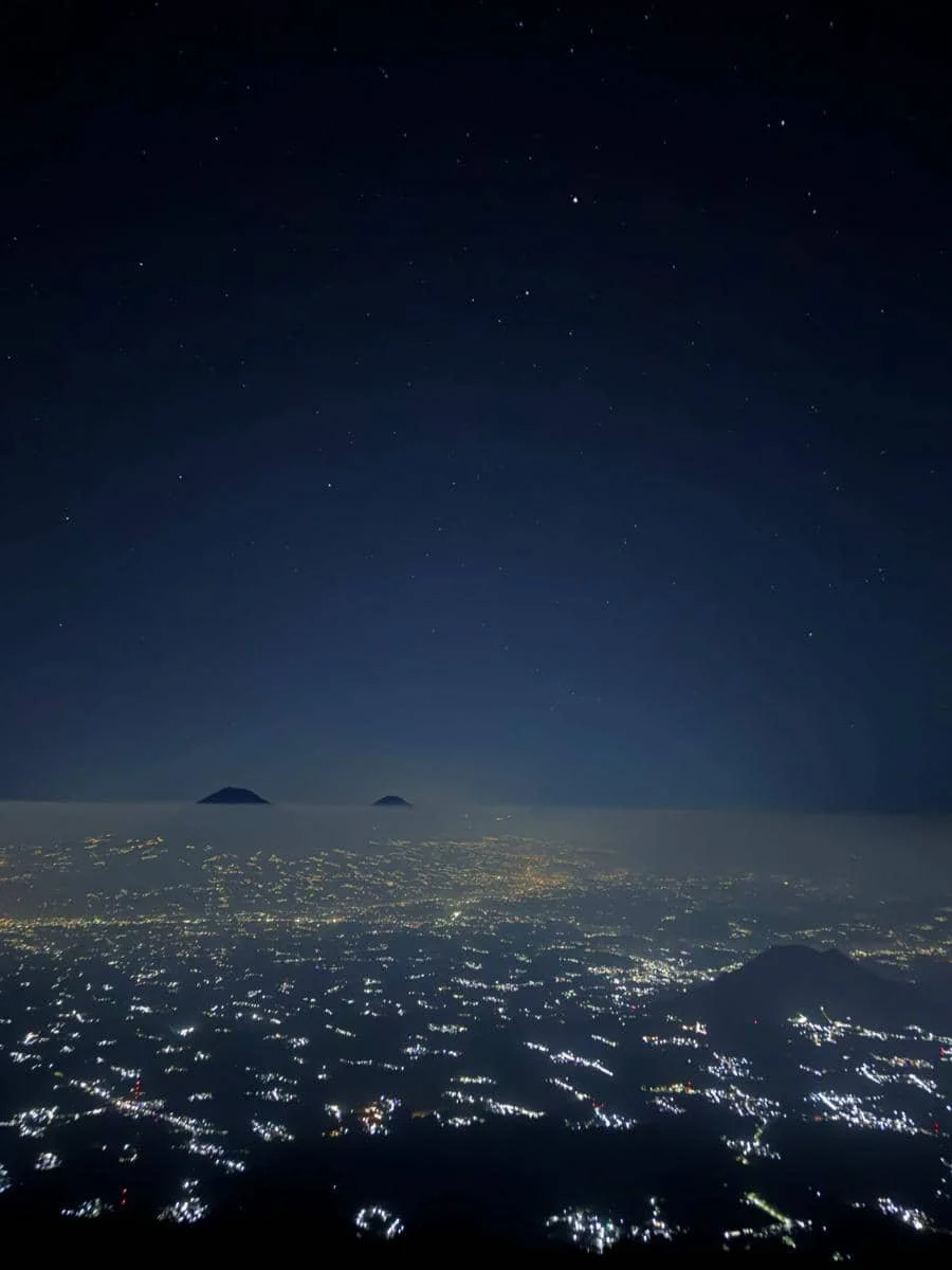 Wendy Walters mendaki Gunung Merbabu