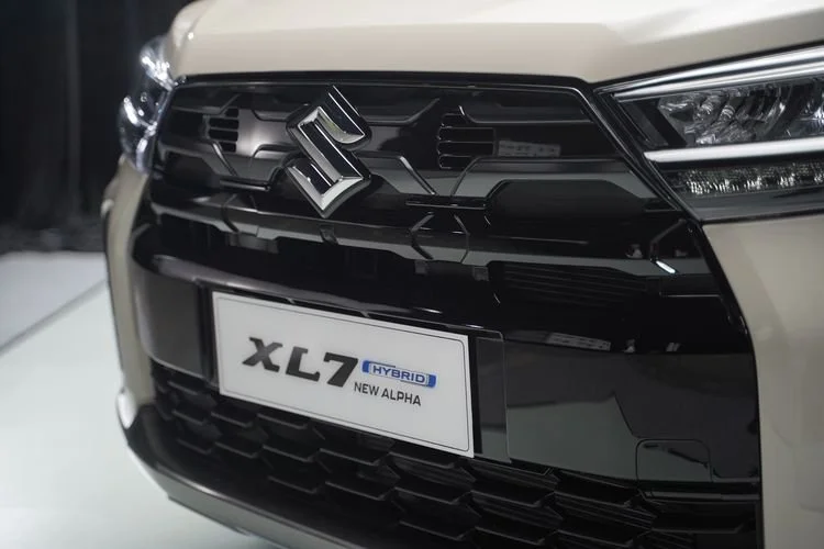 Perubahan pada wajah depan Suzuki XL7 New Alpha Hybrid