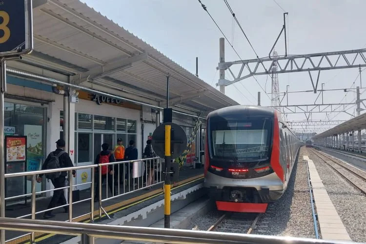 Situasi peron dan jalur 8 di Stasiun Bogor setelah selesai dilakukan pekerjaan oleh PT KAI, pada Rabu (15/7/2026).