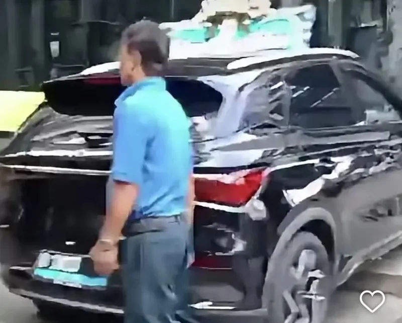 Mobil Tabrak Gedung SCBD: Berujung Damai, Pengemudi Ganti Rugi