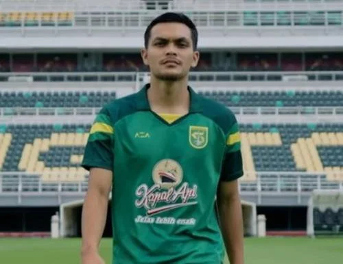 Rachmat Irianto salah satu pemain senior Persebaya Surabaya.  (Foto: Instagram/@officialpersebaya)